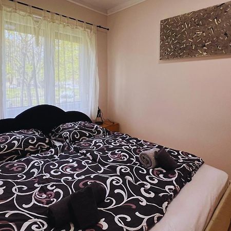 Family Friendly Apartman บูดาเปสต์ ภายนอก รูปภาพ