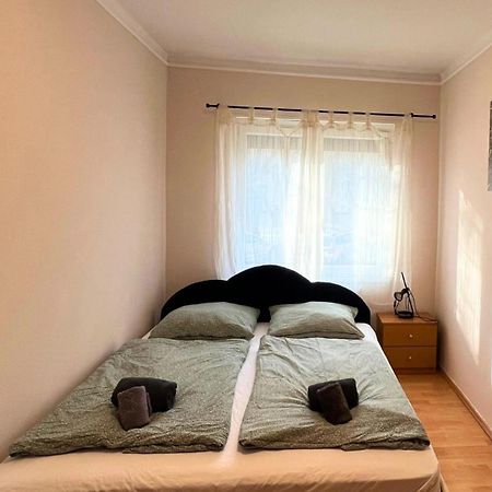 Family Friendly Apartman บูดาเปสต์ ภายนอก รูปภาพ